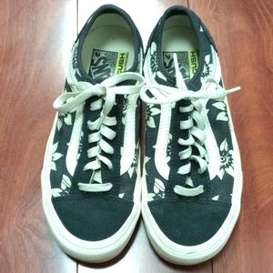 **LIKE NEW** Old Skool Vans in Trippy Floral Asphalt/Marshmallow